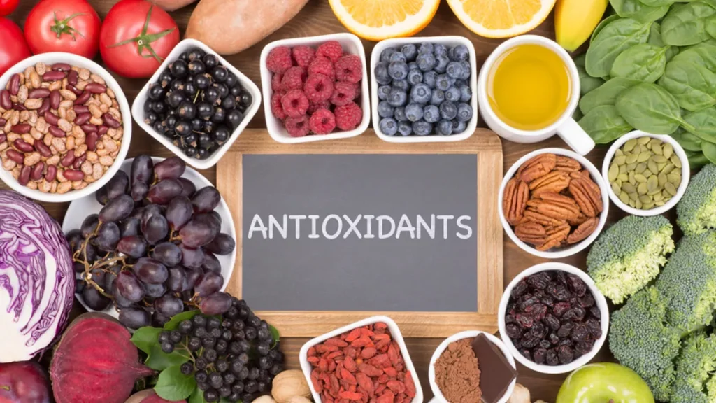 Tubuh Anda dan Makanan Antioksidan 1 076829500 1604658618 Manfaat Antioksidan untuk Kesehatan Kulit shutterstock 1166437627 1