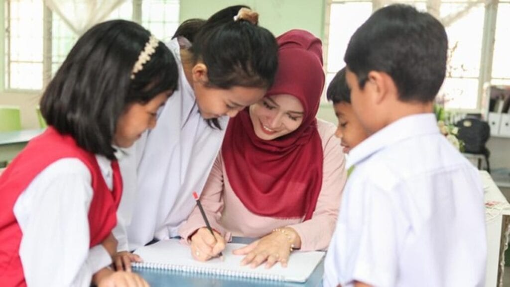 Apa yang Dimaksud dengan Pendidikan Inklusif? 1 Guru murid