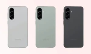 Tiga ponsel pintar Samsung dengan warna berbeda ditampilkan secara vertikal dengan latar belakang terang. Dari kiri ke kanan, ponsel-ponsel tersebut berwarna abu-abu, hijau muda, dan abu-abu gelap. Setiap ponsel memiliki tiga lensa kamera yang sejajar vertikal di bagian belakang.