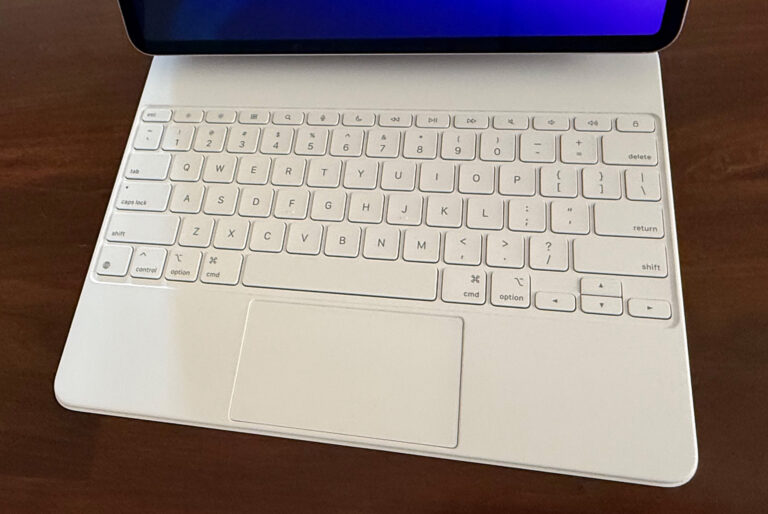 Hands-on iPad Air 2025: Kenapa Mengubah Sesuatu yang Sudah Baik? 2 2025 iPad Air keyboard 768x5141 1