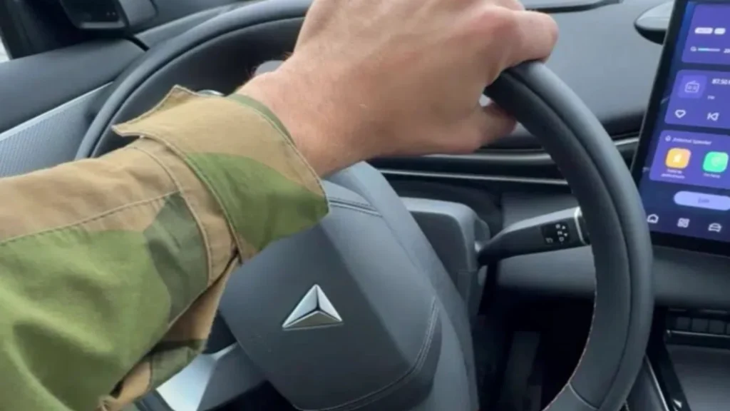Ilustrasi liputan Mobil buatan Tiongkok yang disewa militer Norwegia secara otomatis merekam dan menyimpan rekaman video selama latihan militer