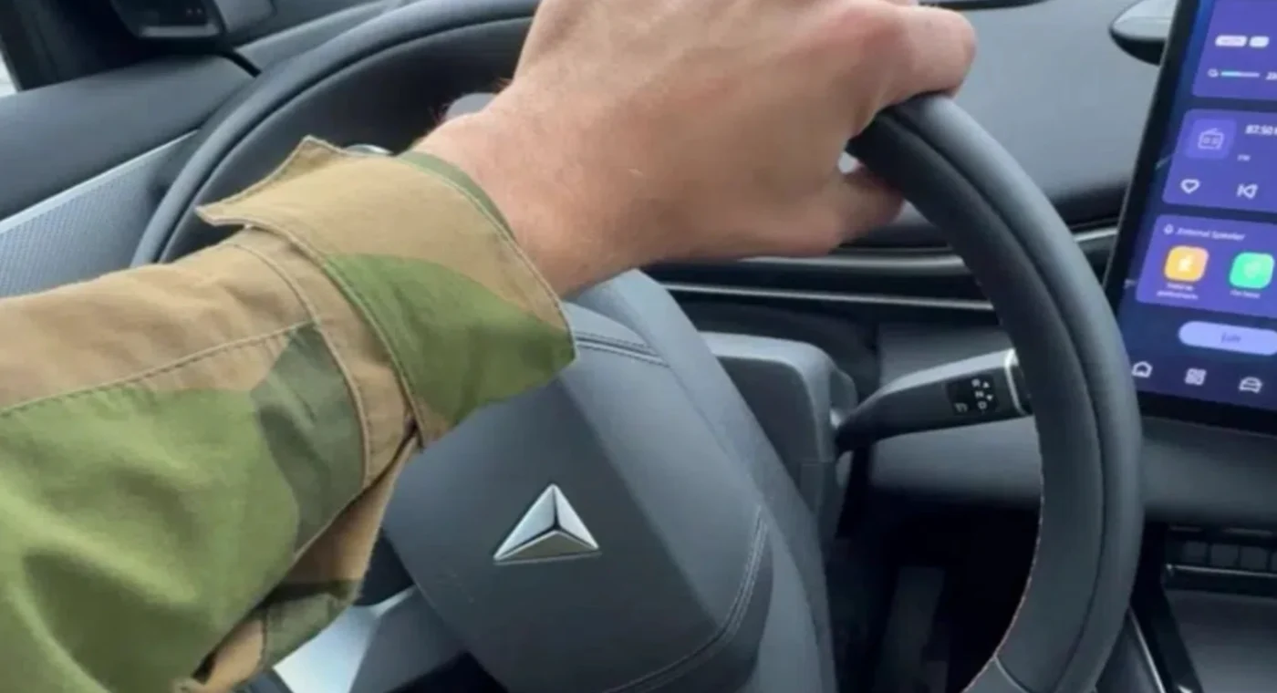 Ilustrasi liputan Mobil buatan Tiongkok yang disewa militer Norwegia secara otomatis merekam dan menyimpan rekaman video selama latihan militer