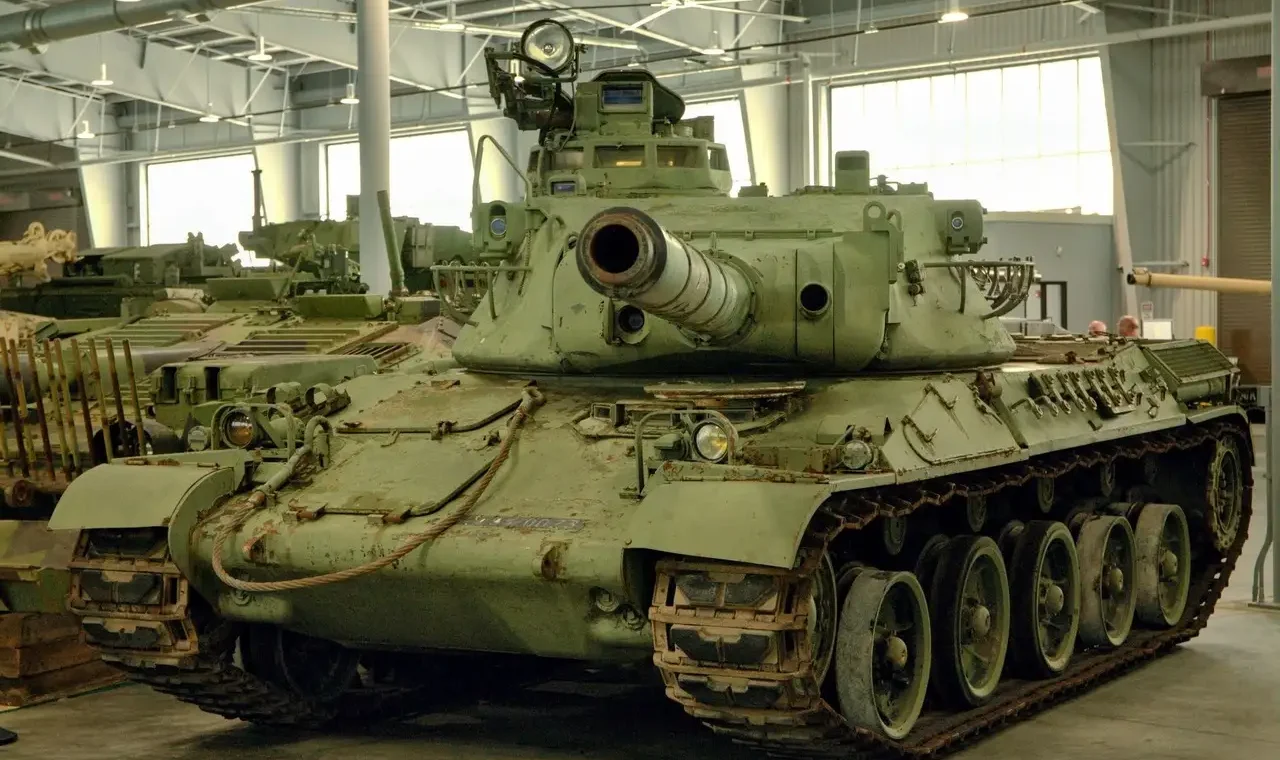 Dokumentasi liputan 'Ubah tank apa pun menjadi UGV Anda berikutnya': Legiun Asing Prancis mungkin akan mendapatkan ribuan bagal robot XXL yang dibuat dari tank-tank yang sudah tidak digunakan lagi — meskipun demo tersebut tidak nyaman jika ditempatkan pada salah satu dari hanya dua AMX-32 yang pernah dibuat
