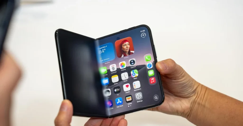 Ponsel lipat Apple iPhone Duo layar 7.6 inci nano texture dan A20 Pro