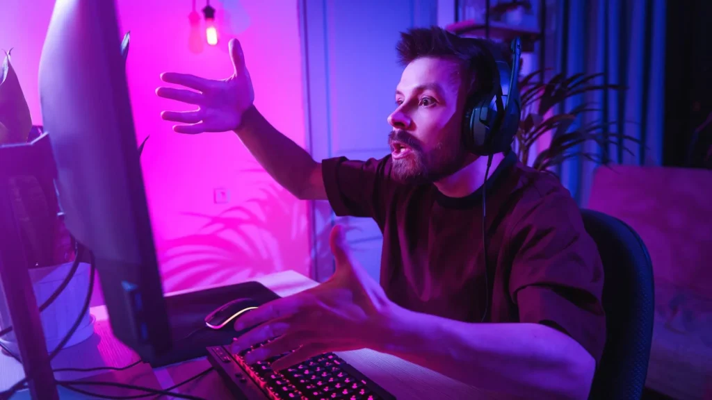 Ilustrasi gamer PC mengamati lonjakan harga dan kelangkaan kartu grafis Nvidia GeForce RTX 5090 di monitor komputer