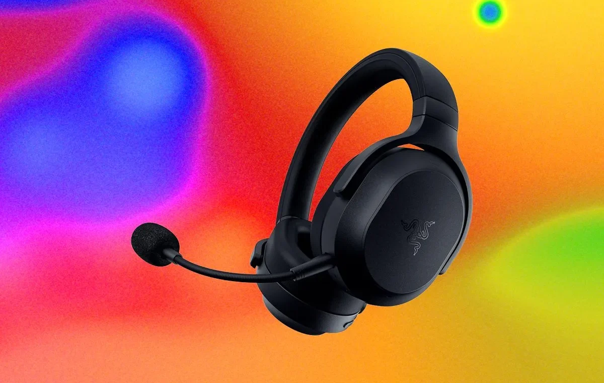 Headset gaming nirkabel Razer Barracuda V2 Pro dengan desain minimalis elegan